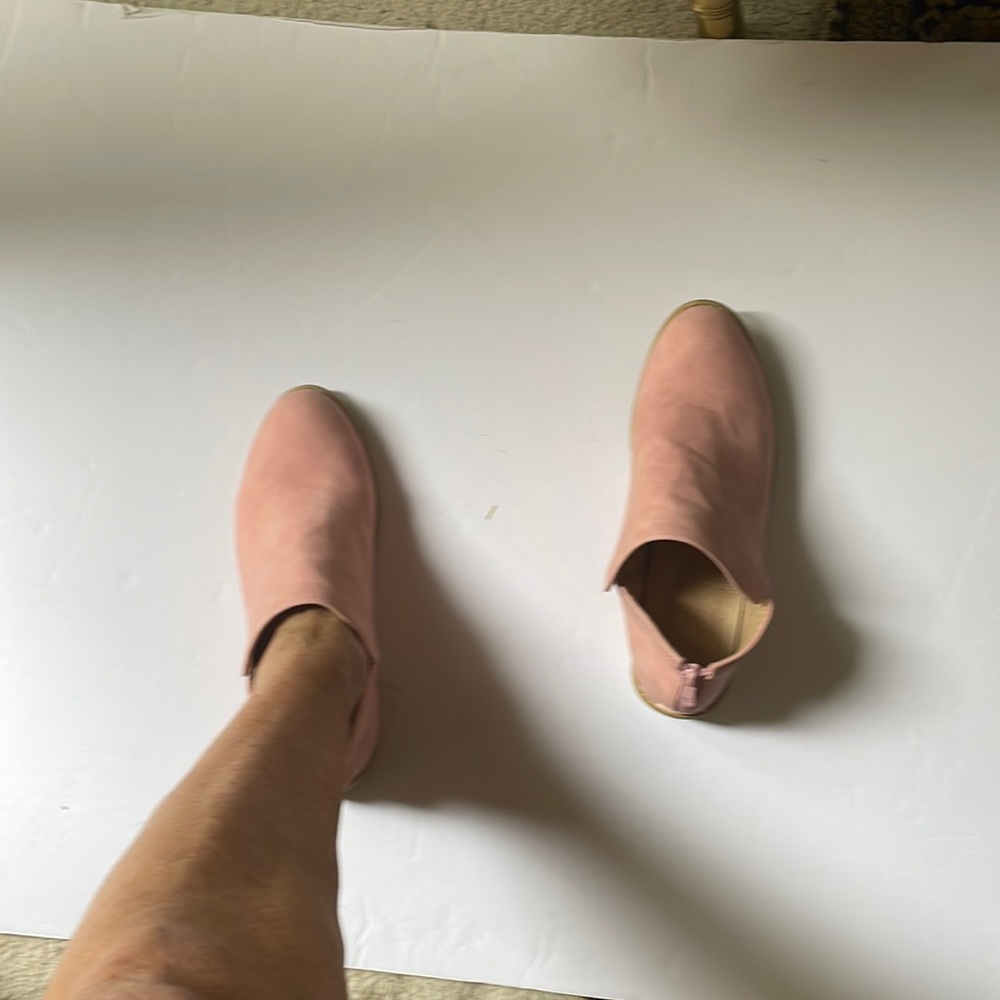 pink shoe/boot with zipper back.